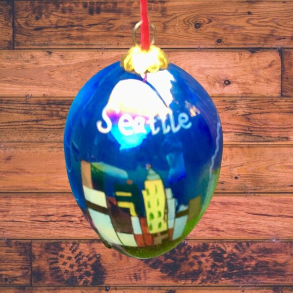 Smith-Western Eglemise Hand Painted Seattle City Scape Christmas Ornament - Picture 2 of 12